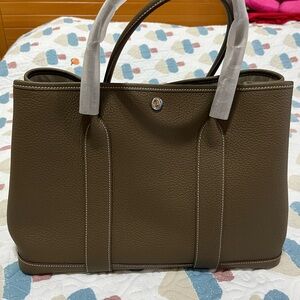 Elegant Brown Leather Tote Bag